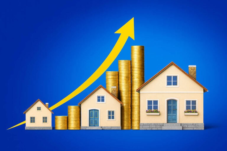 Crescita del mercato immobiliare con case europee e monete d&rsquo;oro